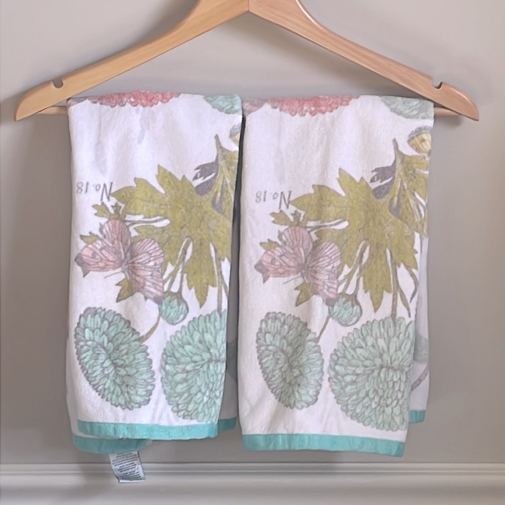 Boho Hand Towels Set of ✌🏼.  🌾🦋🌼🌸
